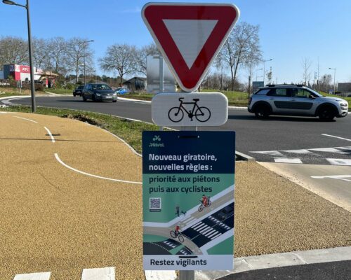 Mobilités douces carrefours hollandaise marquage panneaux Tours ESVIA (1)