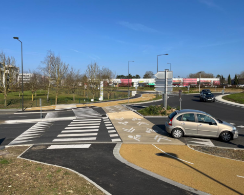 Mobilités douces carrefours hollandaise marquage panneaux Tours ESVIA (2)